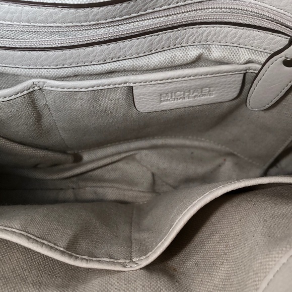 Michael Kors “winter white” soho handbag. - Picture 4 of 4